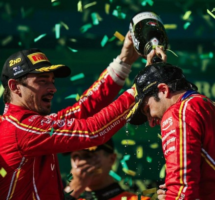 F1 Australia: Sainz/Leclerc dominano il podio, doppietta Ferrari